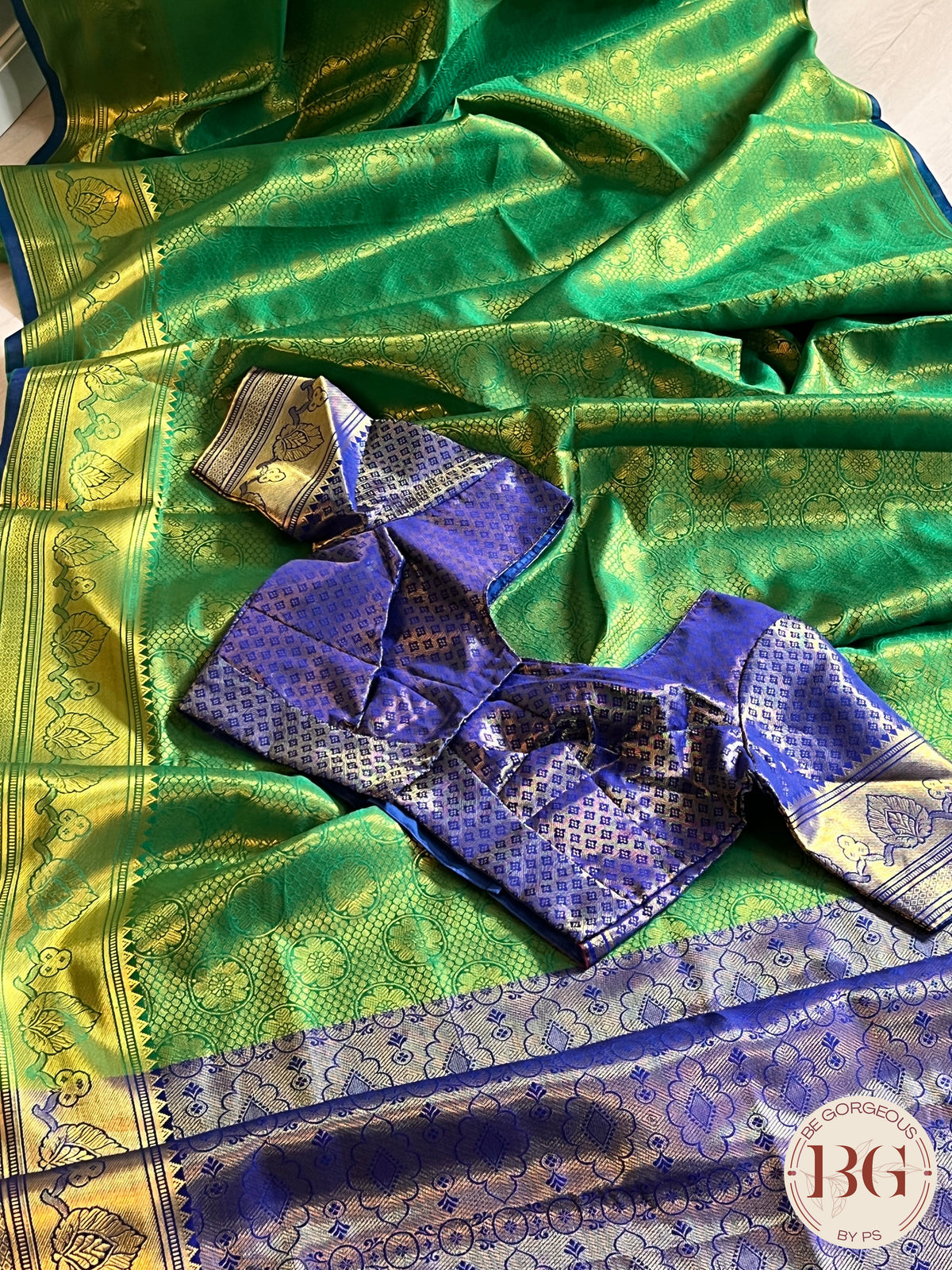 SOFT SILK SOFT SILK GREEN BLUE comes with a stitched blouse