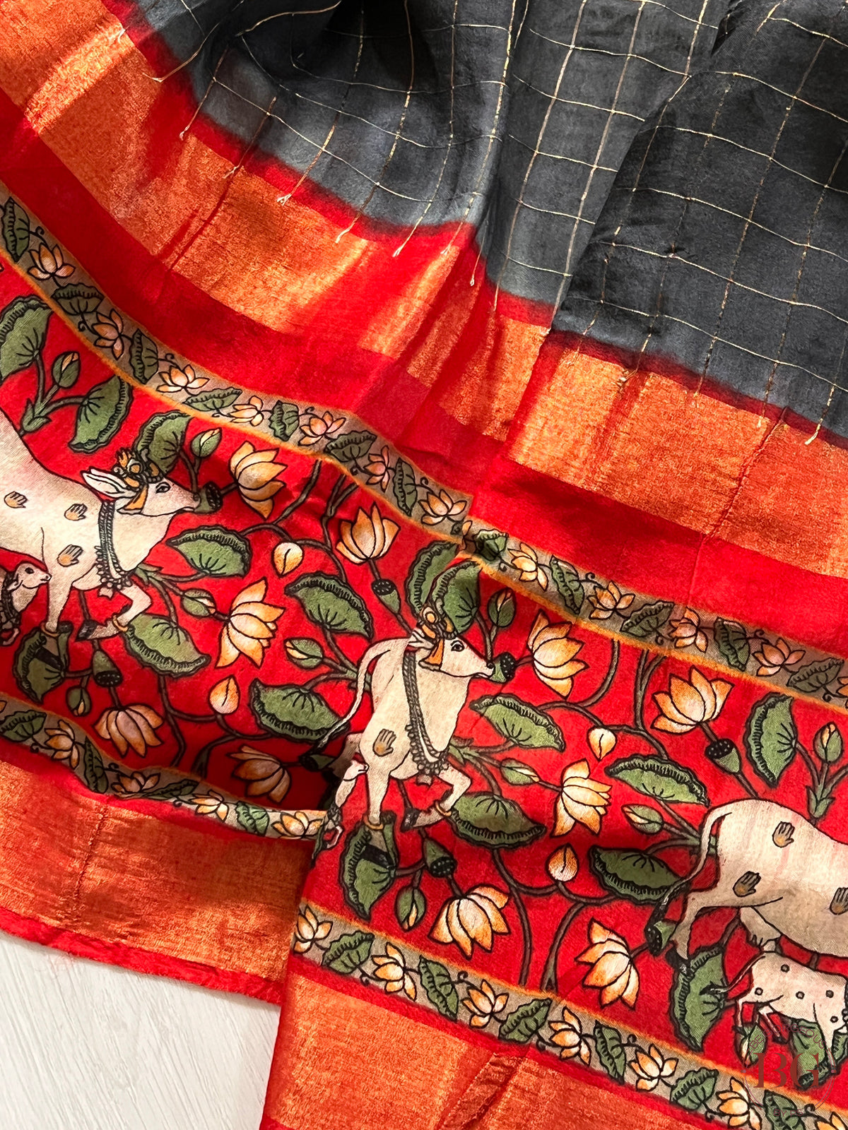 Soft linen silk saree with zari weaving checks & contrast pichwai digital printed border saree color - black