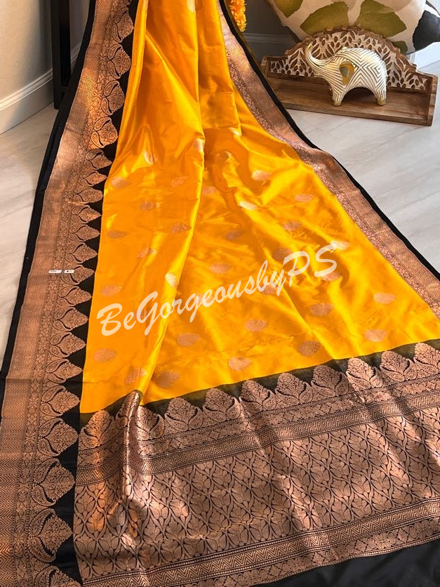 Light green pure kanchivaram silk saree with black and zari border, black  zari pallu and plain blouse. … | Saree designs, Bridal blouse designs,  Indian beauty saree