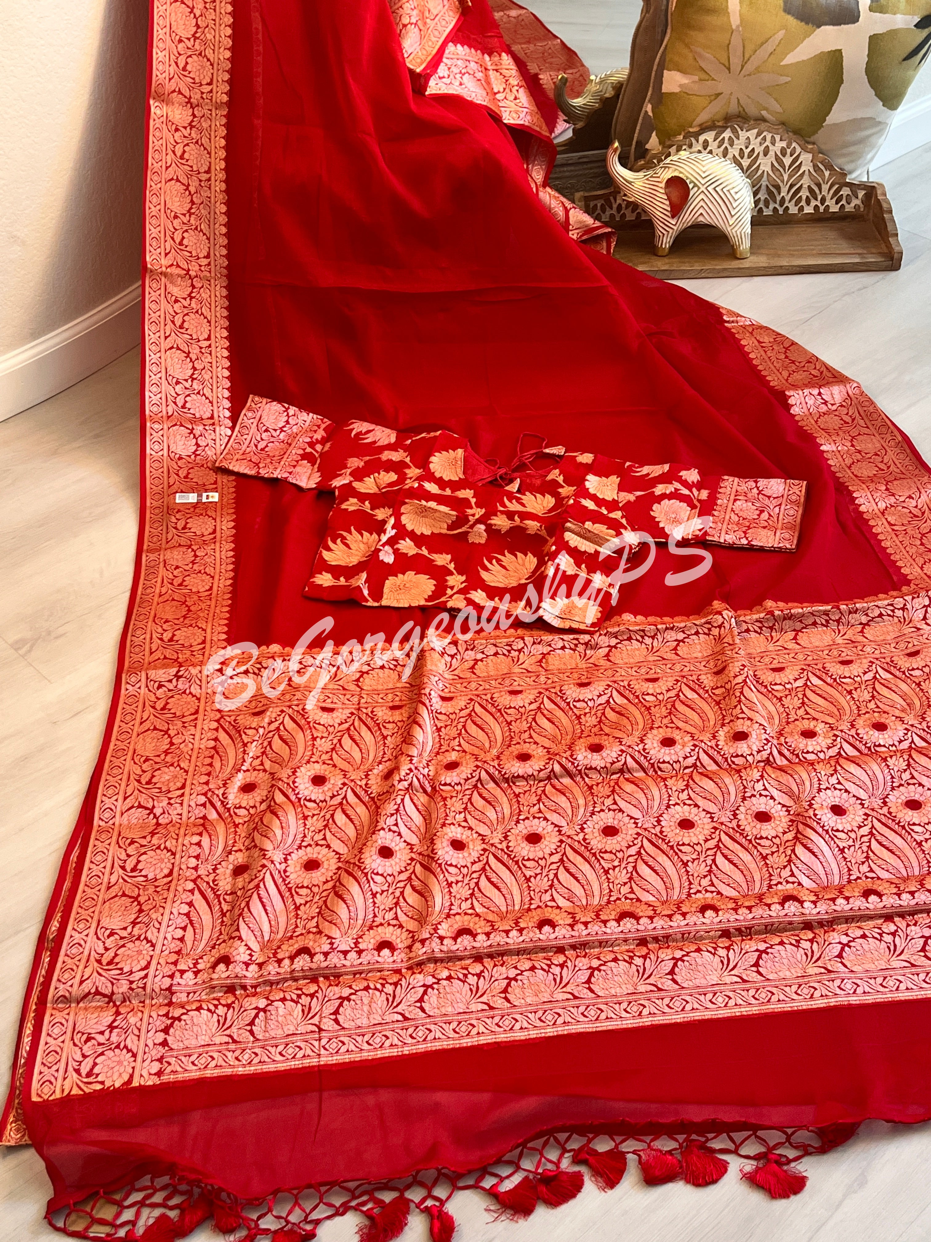 Banarasi Georgette silk plain body weaving pallu & stitched blouse red